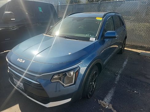 Certified 2024 Kia Niro EX FWD image 4