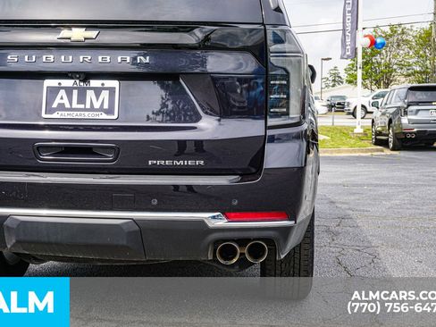 Used 2025 Chevrolet Suburban Premier AWD/4WD image 17