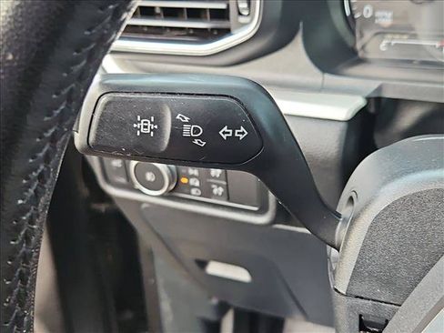 Used 2020 Ford Explorer XLT w/ Equipment Group 202A RWD image 16