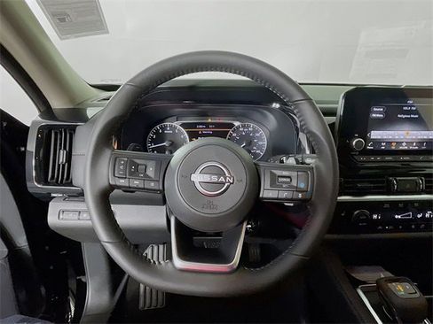 New 2025 Nissan Pathfinder SV image 8