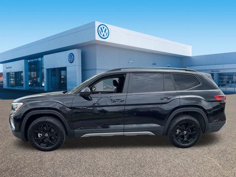 Certified 2025 Volkswagen Atlas Peak Edition SE AWD/4WD image 4