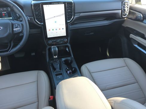 Used 2025 Ford Ranger Lariat w/ Trailer Tow Package image 19