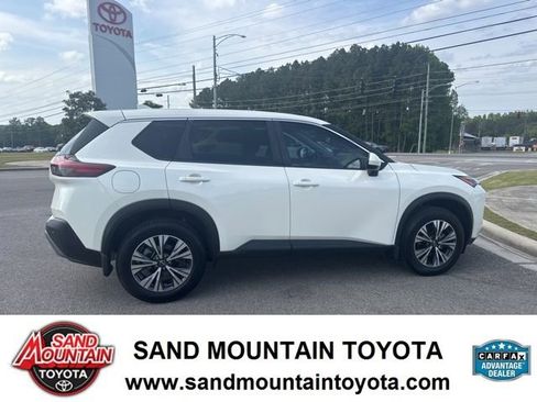 Used 2023 Nissan Rogue SV FWD image 2