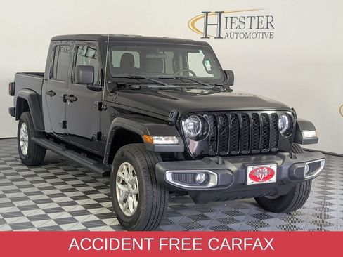 Used 2023 Jeep Gladiator Sport AWD/4WD image 2