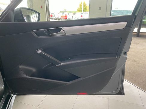 Used 2019 Volkswagen Passat 2.0T Wolfsburg w/ Wheels & Sunroof Package image 27