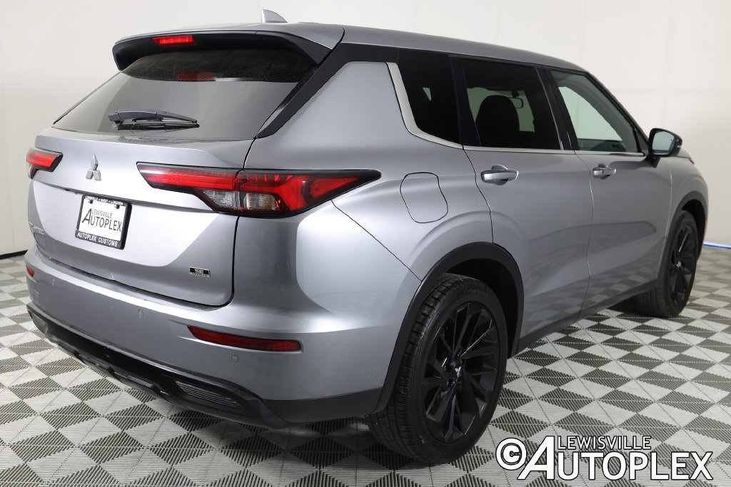 Used 2024 Mitsubishi Outlander SE Black Edition FWD image 5