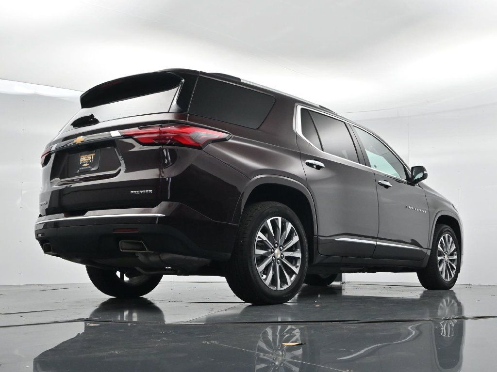 Used 2023 Chevrolet Traverse Premier FWD image 32