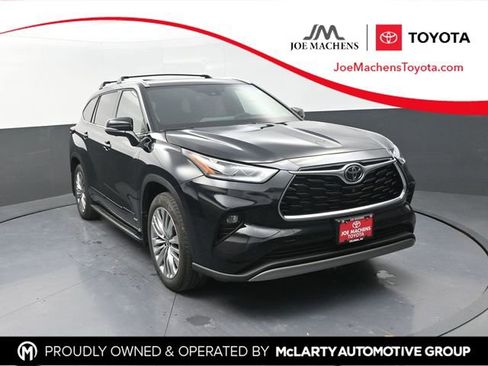 Used 2026 Toyota Highlander Platinum image 1
