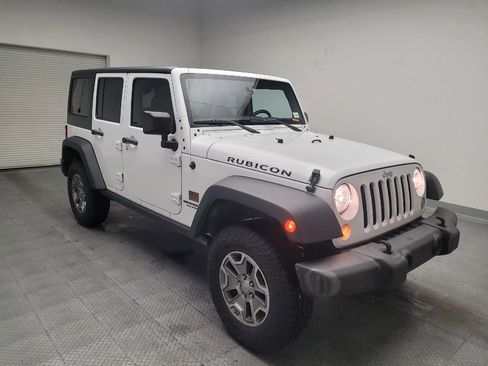 Used 2015 Jeep Wrangler Unlimited Rubicon w/ Connectivity Group AWD/4WD image 13