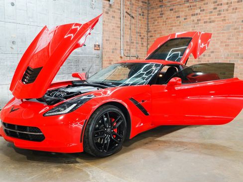 Used 2019 Chevrolet Corvette Stingray Coupe w/ Battery Protection Package RWD image 27