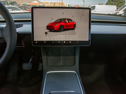 Used 2024 Tesla Model Y 2WD image 14