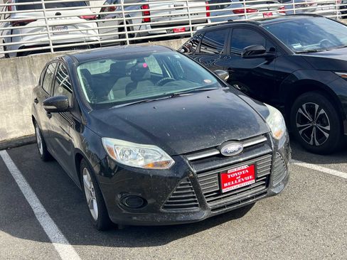 Used 2014 Ford Focus SE w/ SE Winter Package image 3