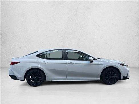 Used 2025 Toyota Camry SE FWD image 4