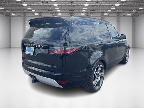 Used 2024 Land Rover Discovery Metropolitan Edition image 5