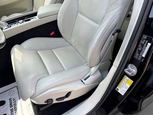 Certified 2024 Volvo XC60 B5 Ultimate w/ Protection Package Premier AWD/4WD image 17
