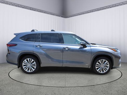 Used 2024 Toyota Highlander Platinum AWD/4WD image 8