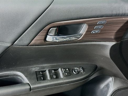 Used 2017 Honda Accord Touring image 15