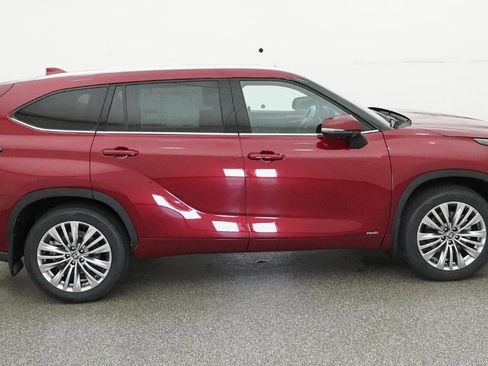 New 2026 Toyota Highlander Platinum image 11