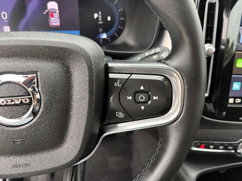 Used 2025 Volvo XC40 B5 Core image 18