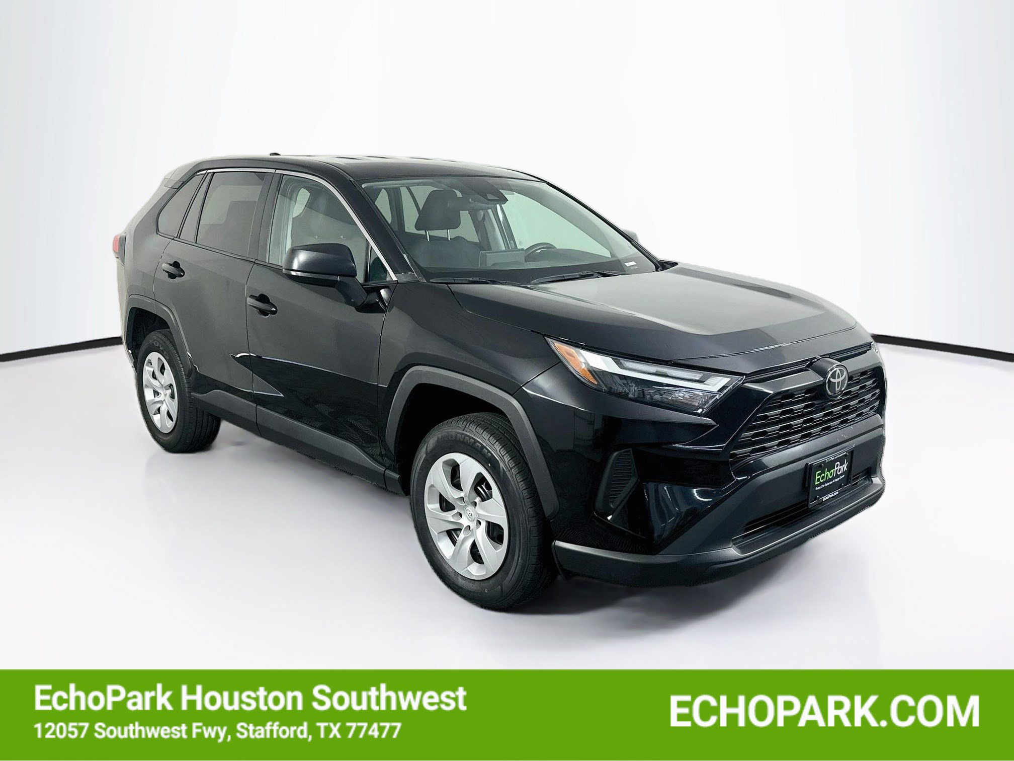 Used 2025 Toyota RAV4 LE AWD/4WD image 1
