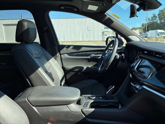 Used 2023 Cadillac XT6 Premium Luxury w/ Technology Package FWD image 24