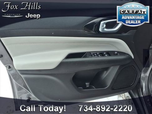 Used 2024 Jeep Compass Limited image 14