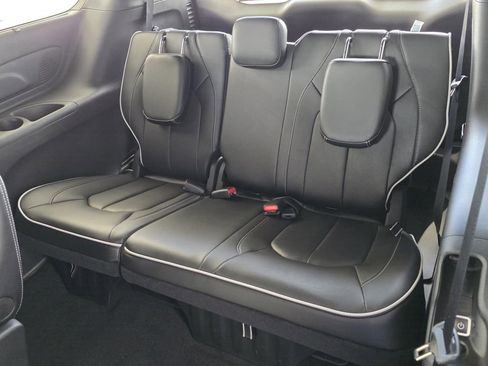 New 2026 Chrysler Pacifica Limited w/ Uconnect Theater Family Group AWD/4WD image 18