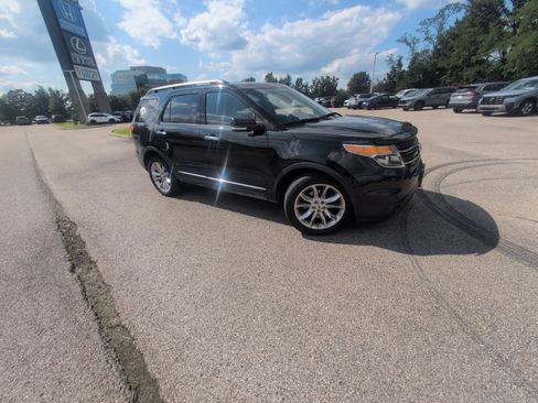 Used 2015 Ford Explorer Limited w/ Equipment Group 301A AWD/4WD image 12