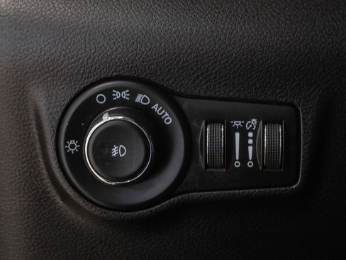 Used 2025 Jeep Compass Trailhawk AWD/4WD image 16