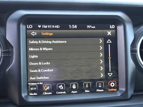Used 2023 Jeep Wrangler Unlimited Sahara w/ Cold Weather Group AWD/4WD image 35