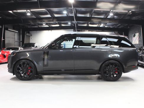 Used 2024 Land Rover Range Rover SV AWD/4WD image 3