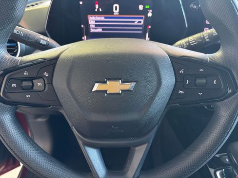 Used 2025 Chevrolet Trax LT image 27