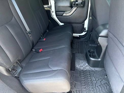 Used 2018 Jeep Wrangler Unlimited Sport S AWD/4WD image 17
