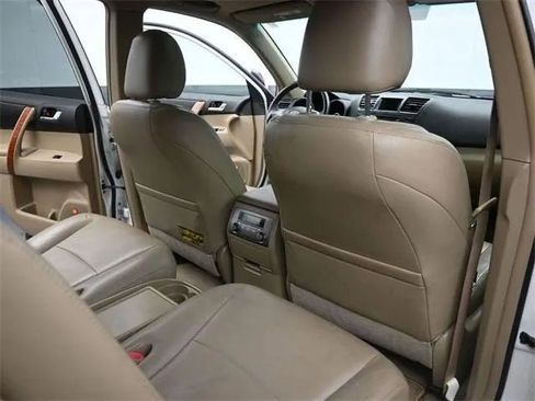 Used 2010 Toyota Highlander Limited image 18