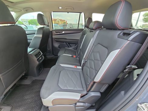 Used 2024 Volkswagen Atlas Peak Edition SE image 15