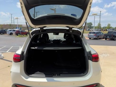 Used 2023 Mercedes-Benz GLC 300 4MATIC image 12
