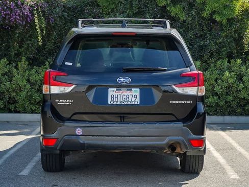 Used 2019 Subaru Forester Premium w/ All-Weather Package image 5