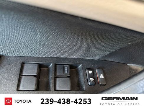 Used 2018 Toyota Corolla LE image 18