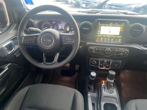 Used 2023 Jeep Wrangler Unlimited w/ Cold Weather Group image 16