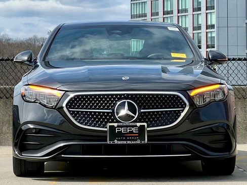 Used 2026 Mercedes-Benz E 350 4MATIC Sedan image 3