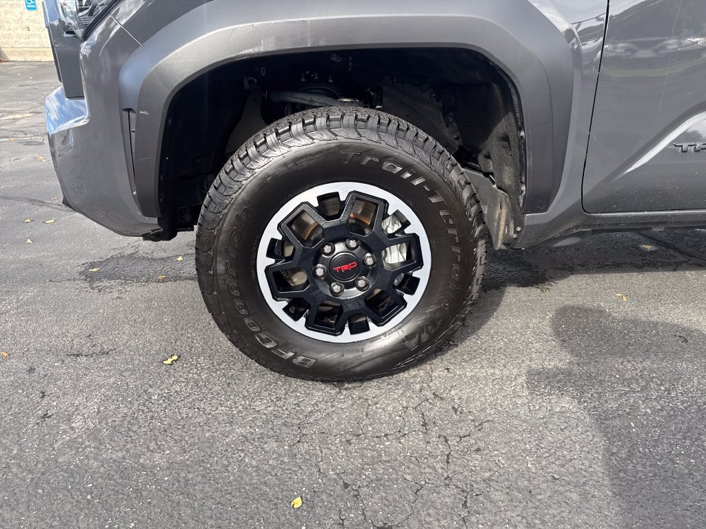 Certified 2025 Toyota Tacoma TRD Off-Road AWD/4WD image 27