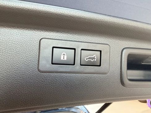 Used 2023 Subaru Forester Premium AWD/4WD image 18