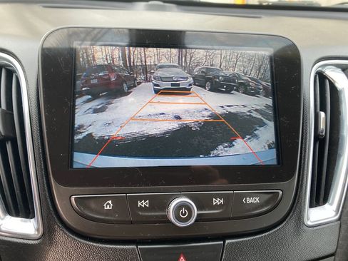 Used 2017 Chevrolet Malibu LT image 24