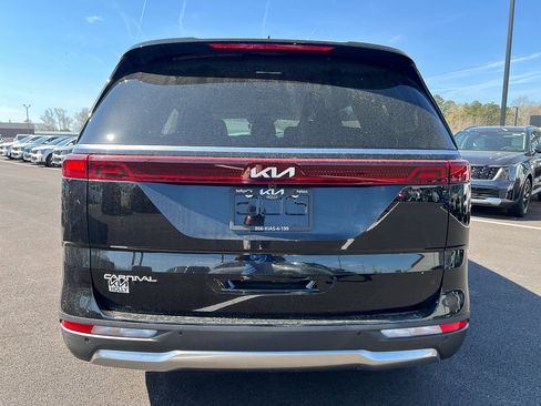 Used 2023 Kia Carnival SX image 4