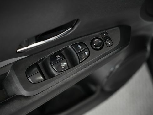 Used 2023 Nissan Kicks SR image 42