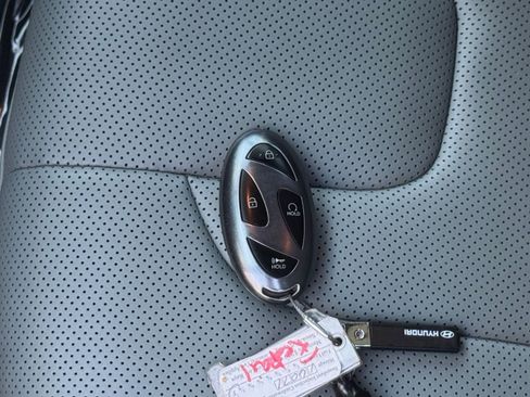 Used 2025 Hyundai Elantra Limited image 21