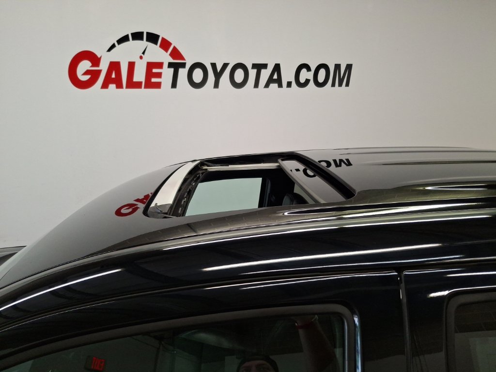 Used 2021 Toyota Tacoma TRD Sport w/ TRD Premium Sport Package AWD/4WD image 8