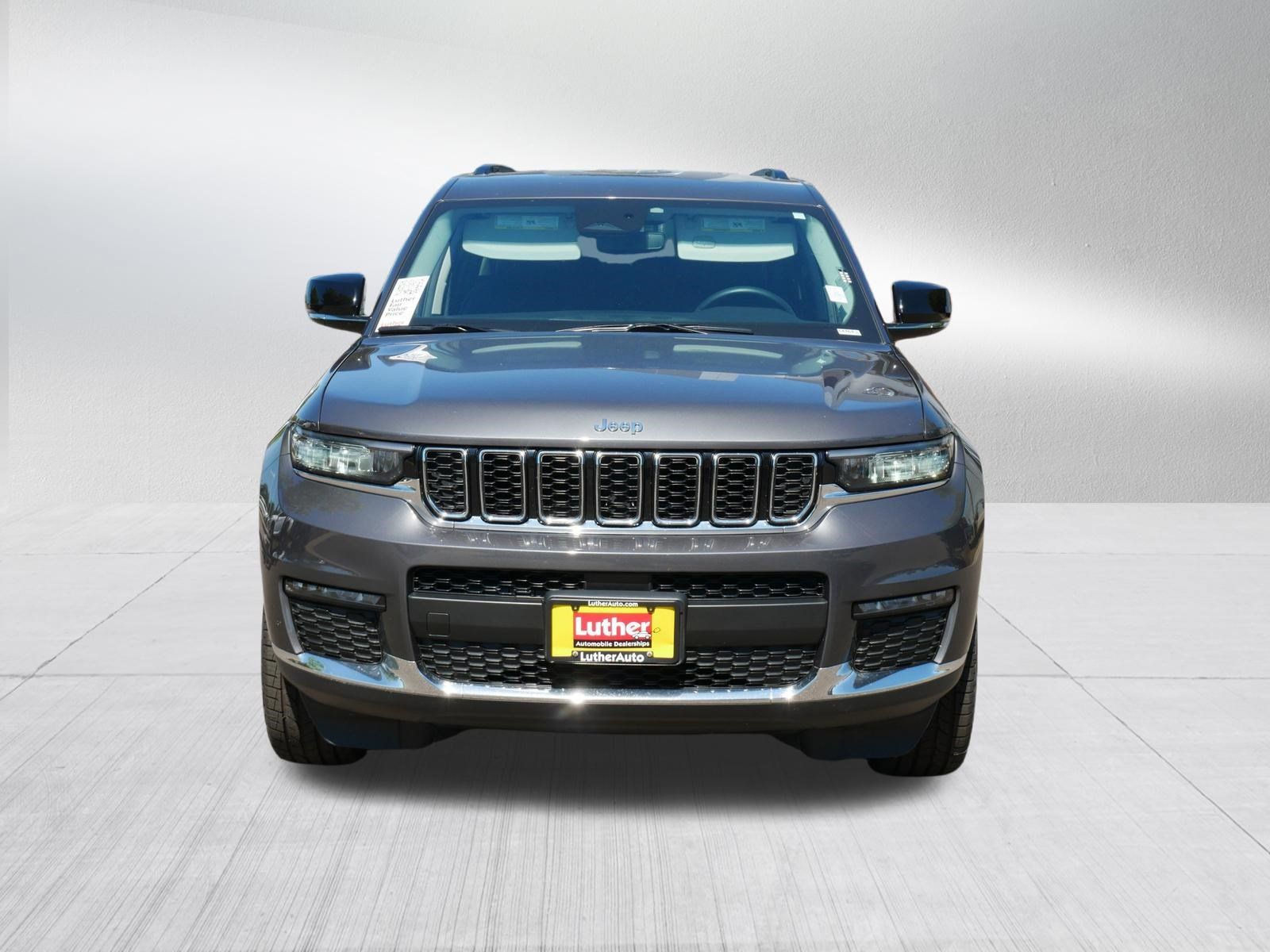Used 2022 Jeep Grand Cherokee L Limited AWD/4WD image 2