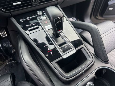 Used 2020 Porsche Cayenne S image 17