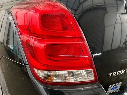 Used 2021 Chevrolet Trax LT AWD/4WD image 28